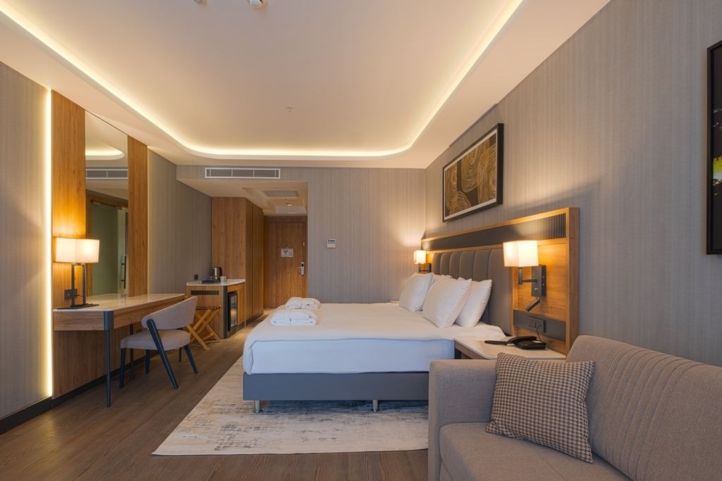 rooms-superior-land-view-with-balcony