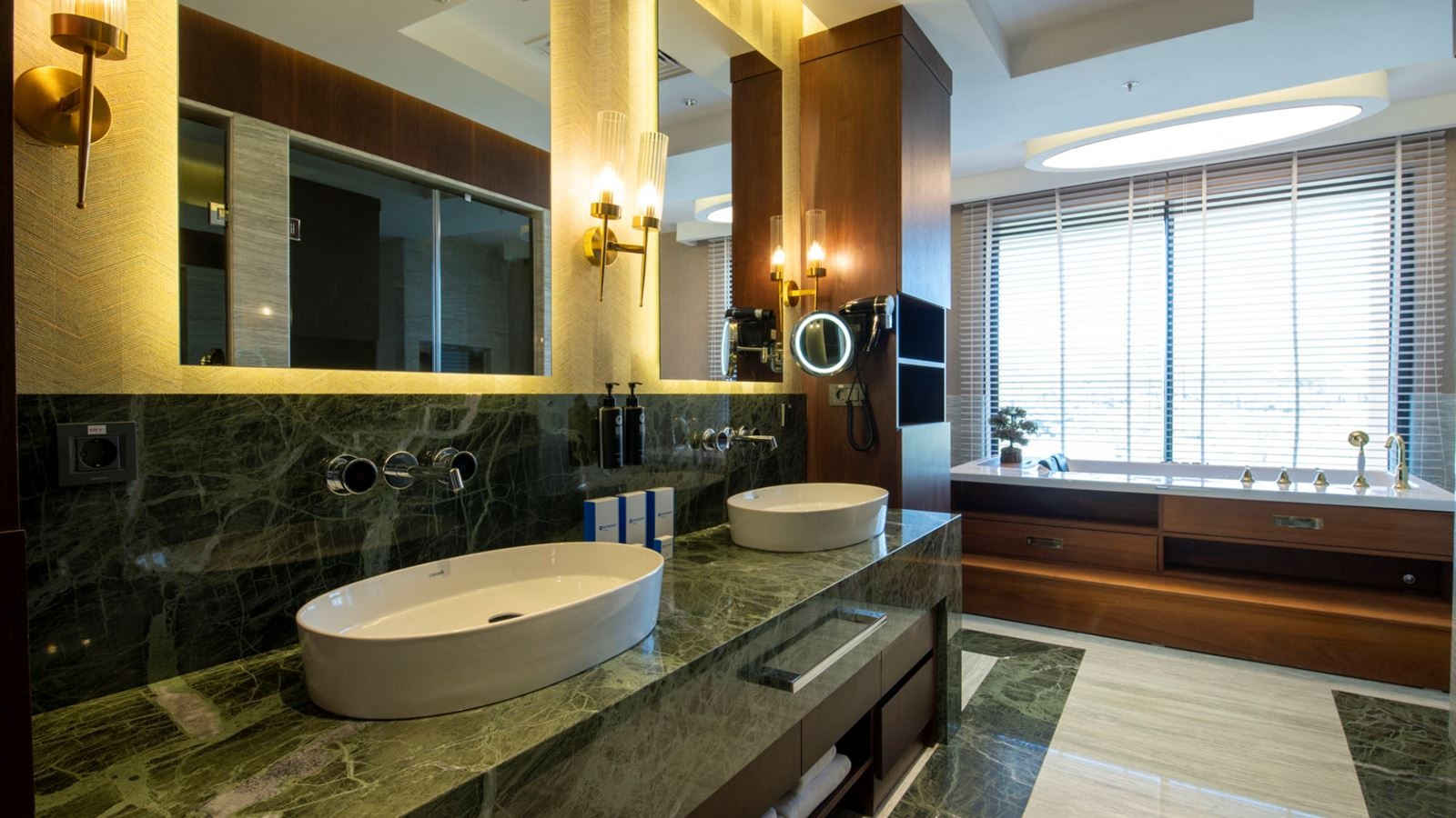 rooms-king-suite