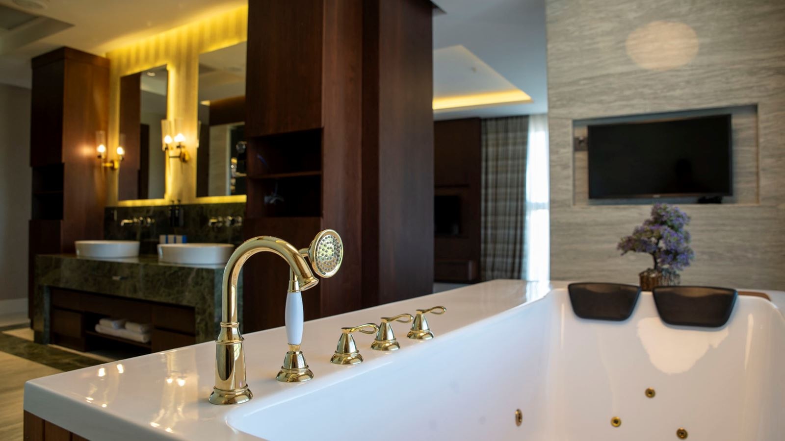 rooms-king-suite
