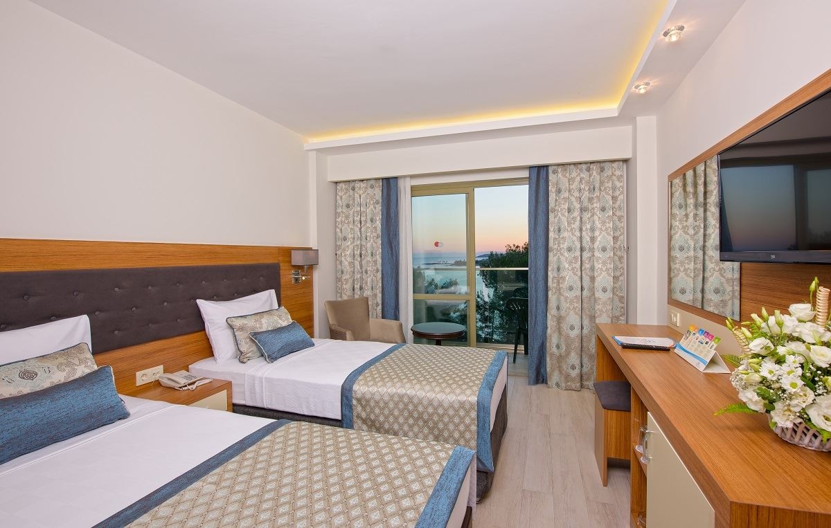 rooms-standard-room-land-view