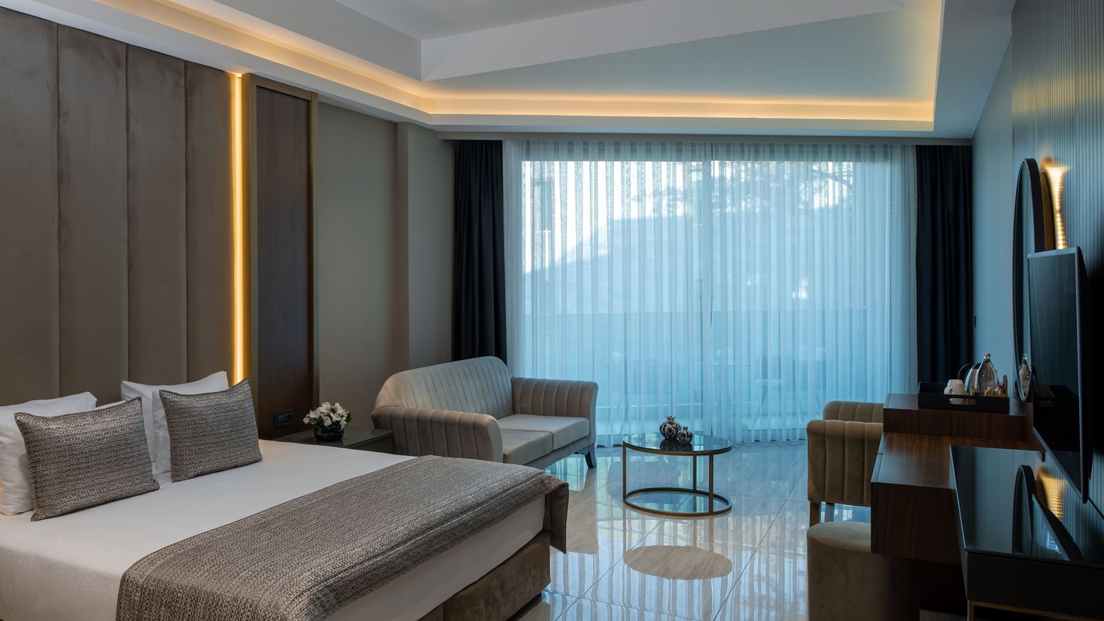 rooms-family-suite-land-view-two-bedroom