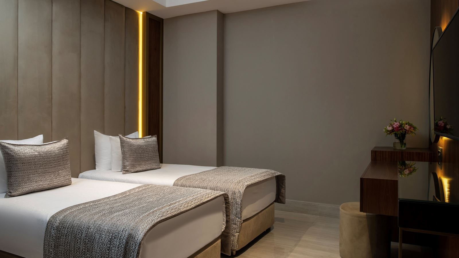 rooms-family-suite-land-view-two-bedroom