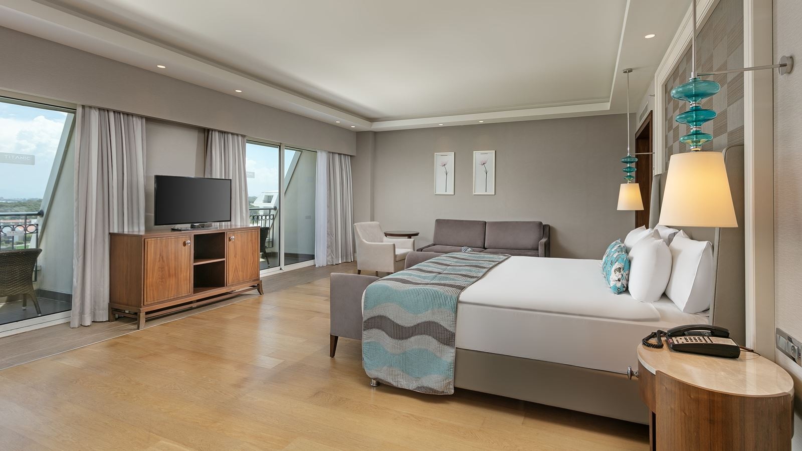 rooms-deluxe-room