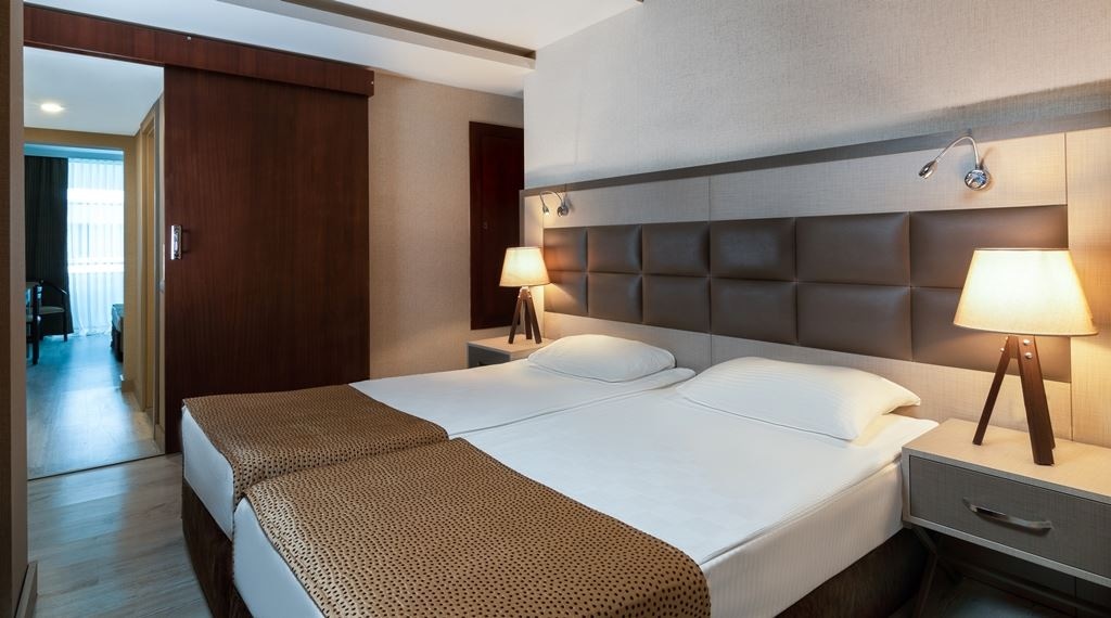 rooms-family-room