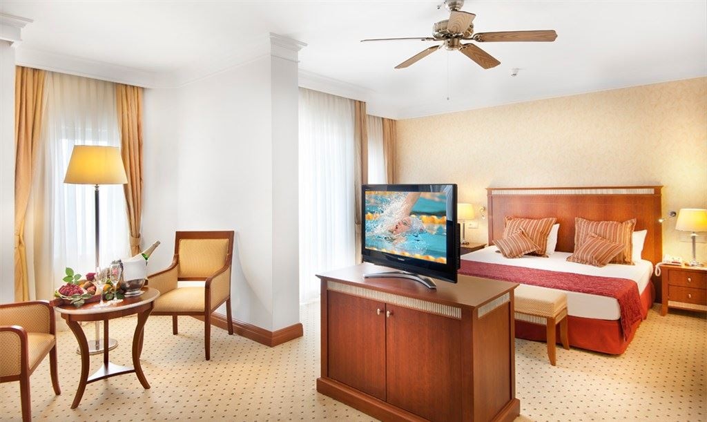rooms-deluxe-room-land-view