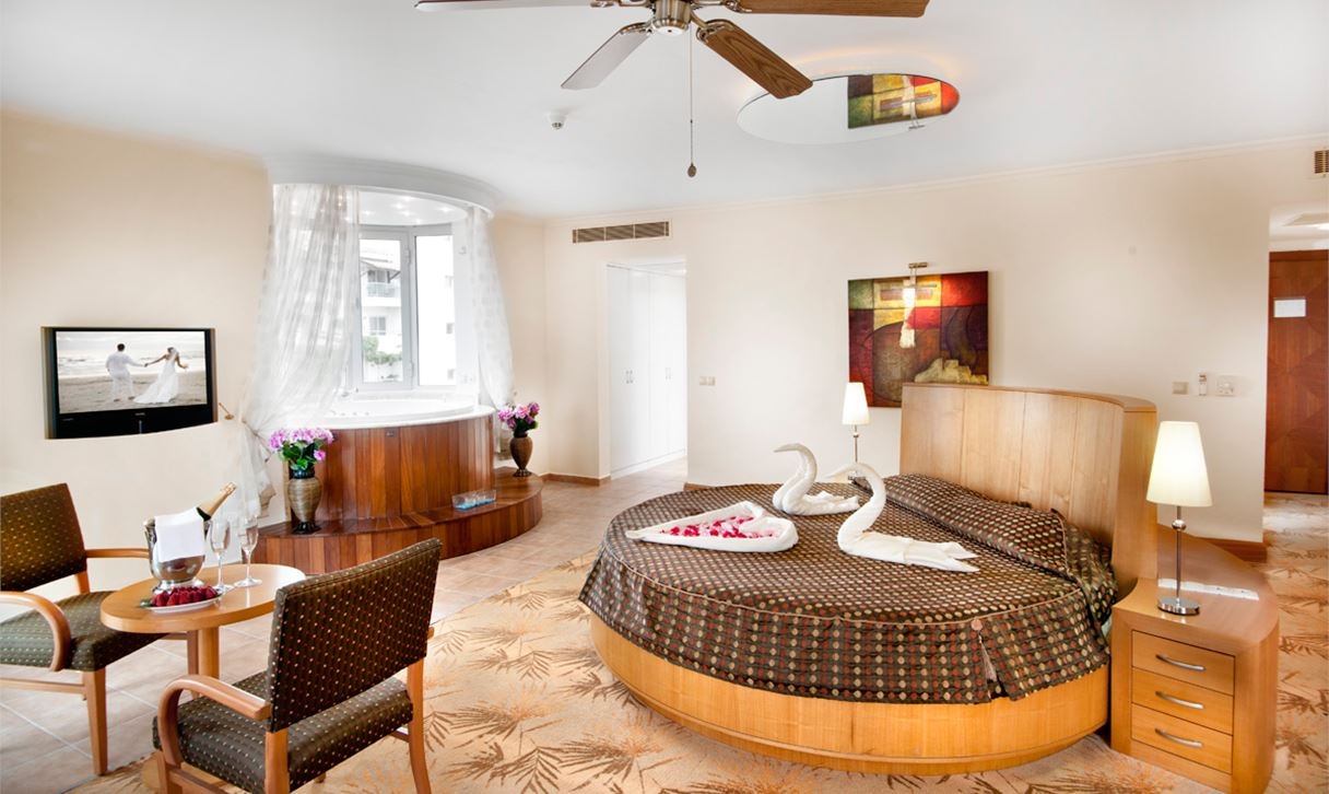 rooms-honeymoon-deluxe-suite