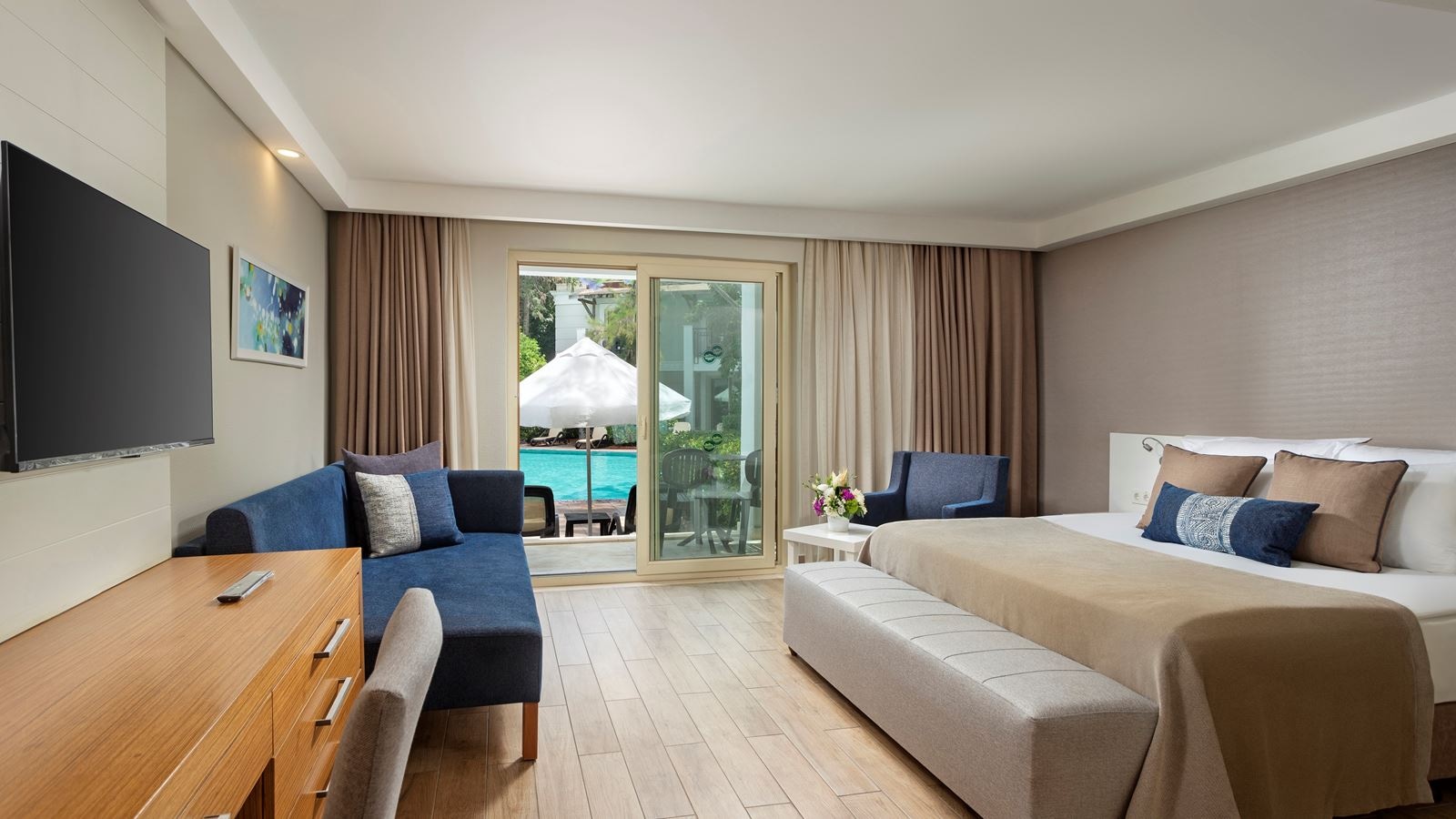 rooms-swim-up-room