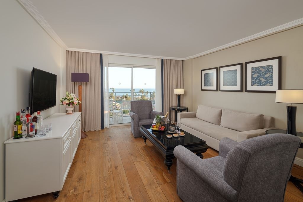 rooms-senior-suite