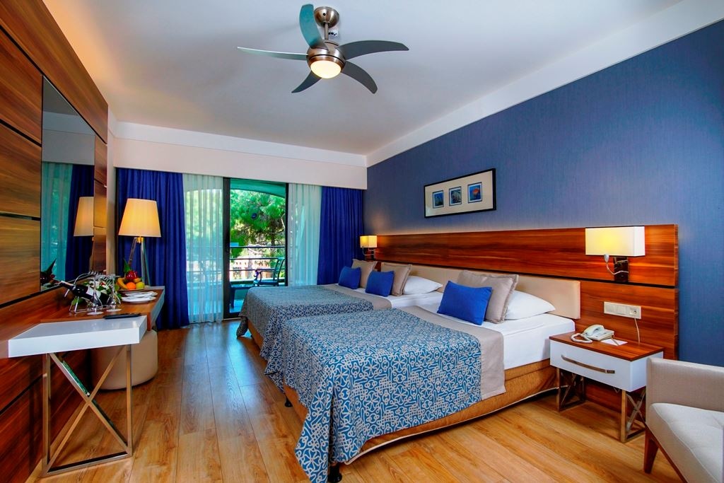 rooms-delux-family-room