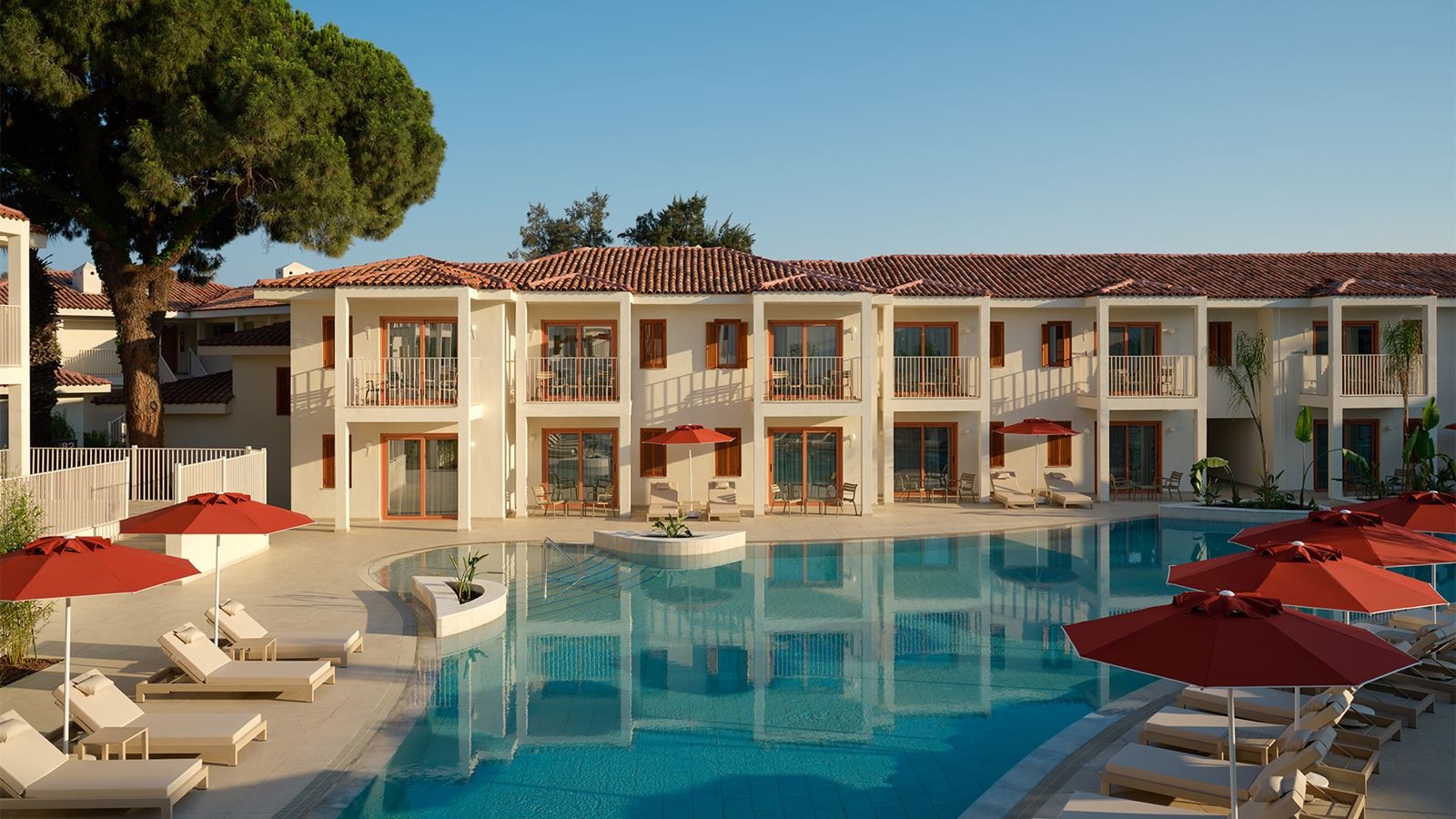 rooms-lagoon-premium-suite-direct-pool-access