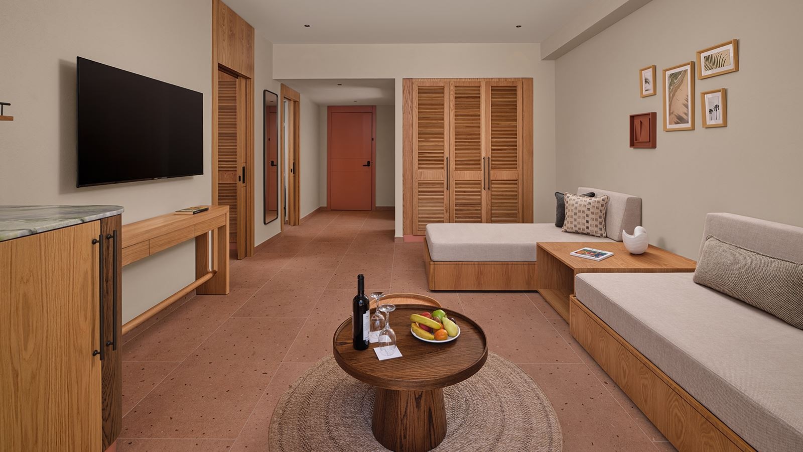 rooms-family-suite-main-building-room