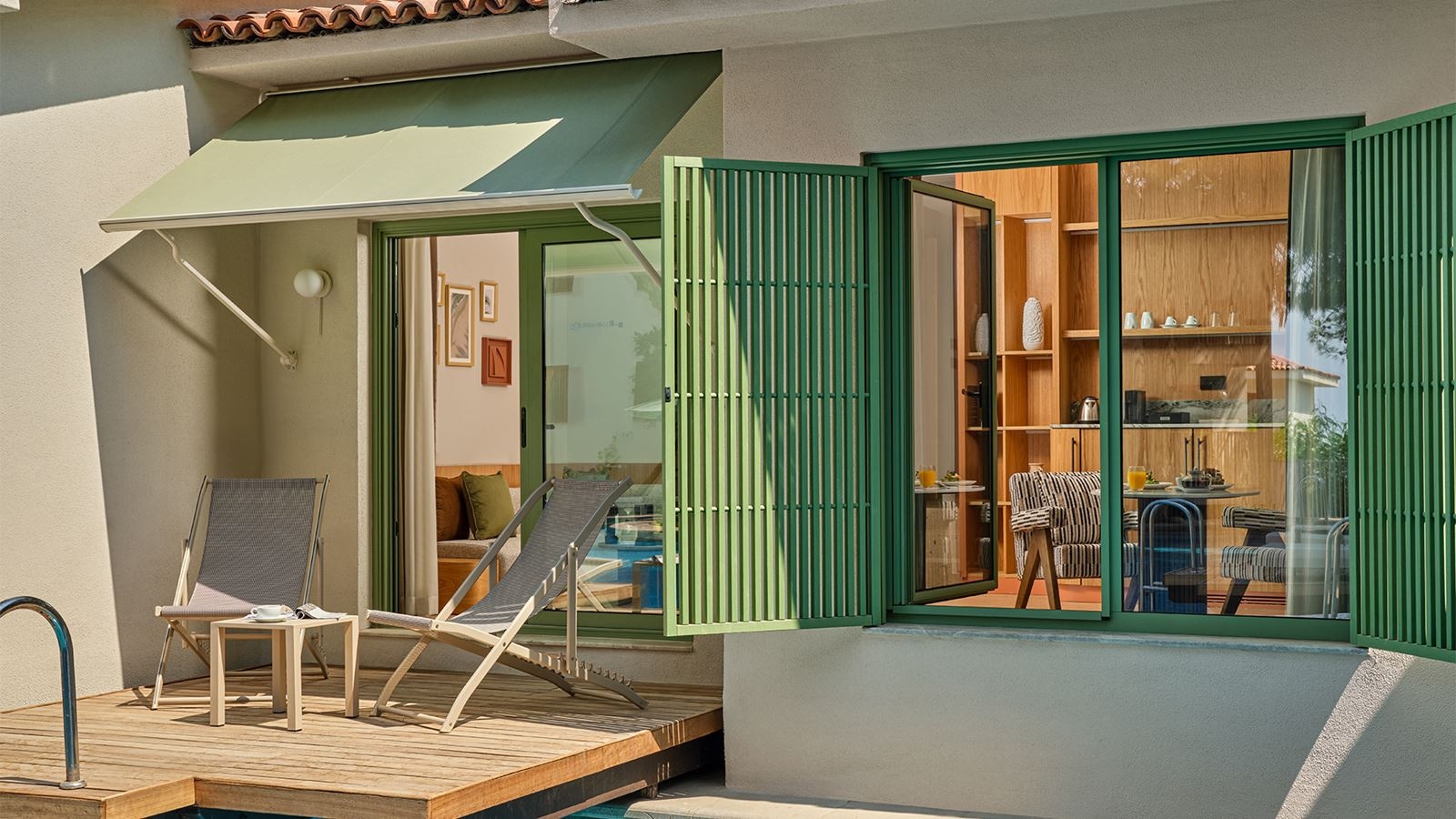 rooms-lake-suite-direct-pool-acces-+18-age