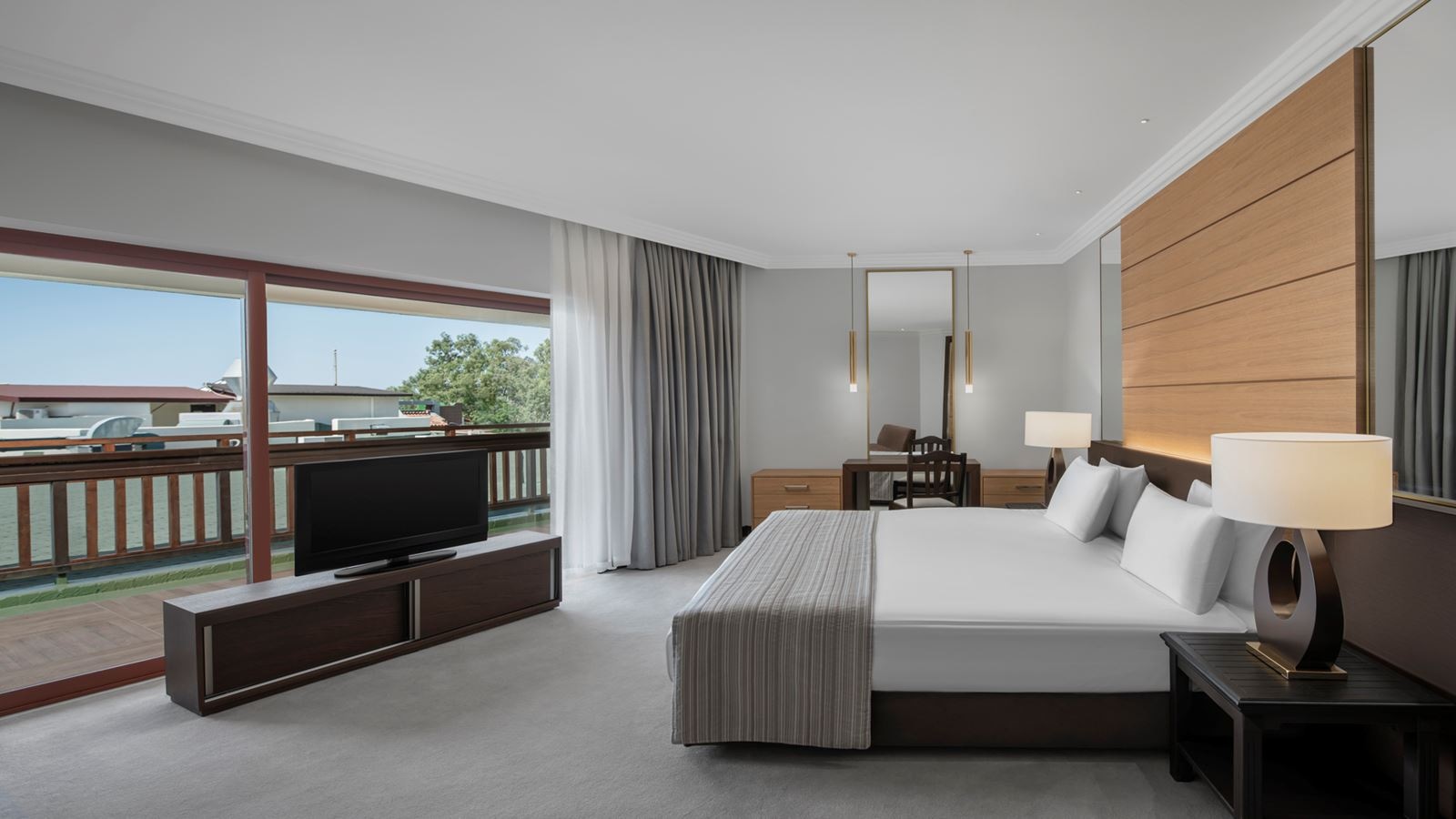 rooms-superior-family-room