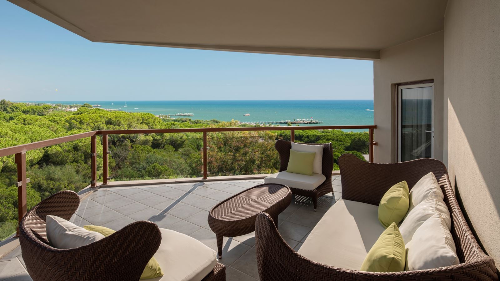 rooms-excellent-suite