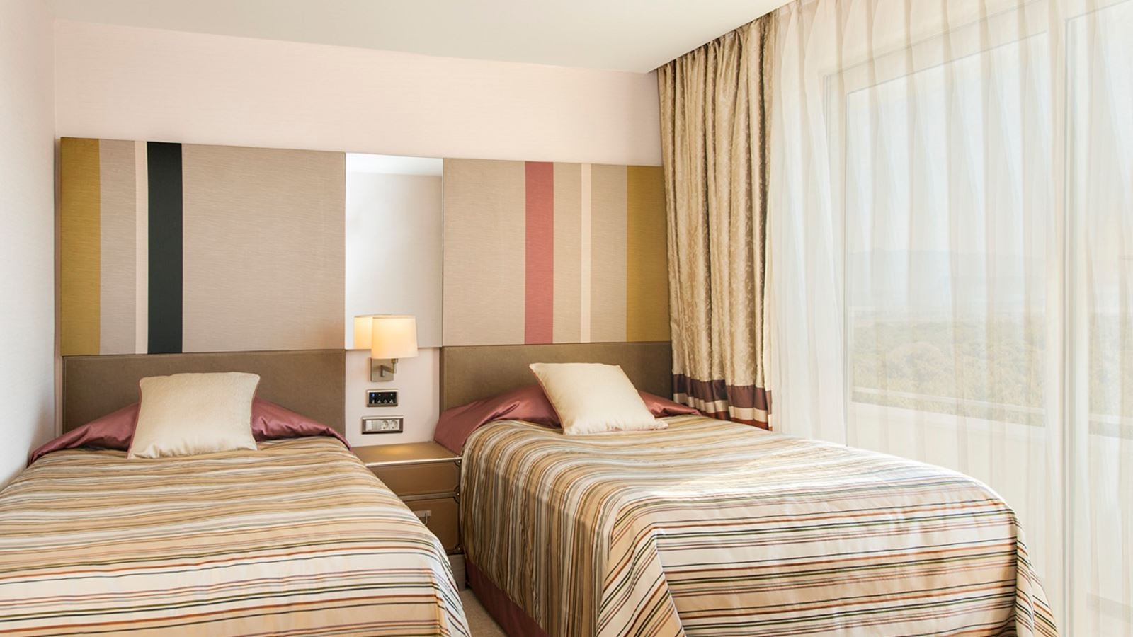 rooms-family-room