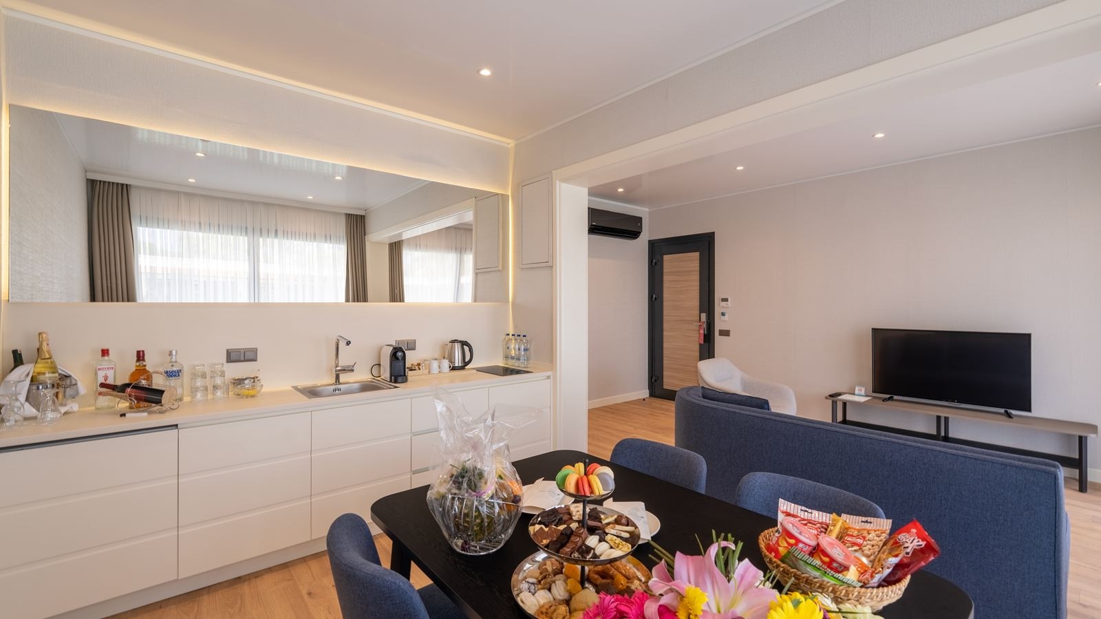 rooms-swim-up-suite
