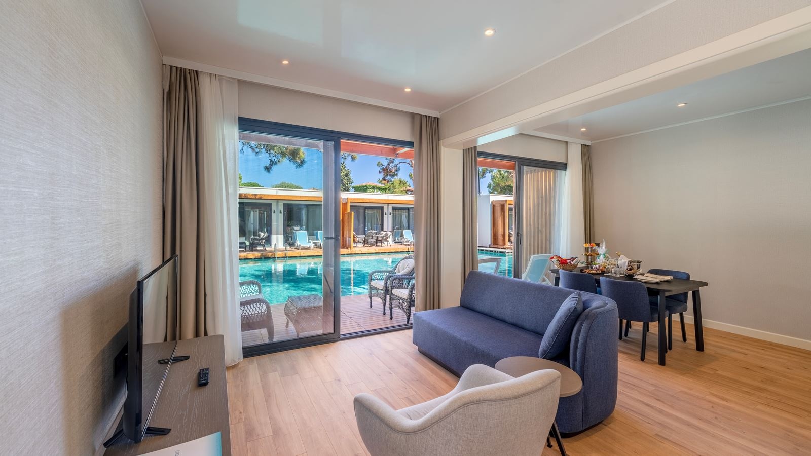 rooms-swim-up-suite