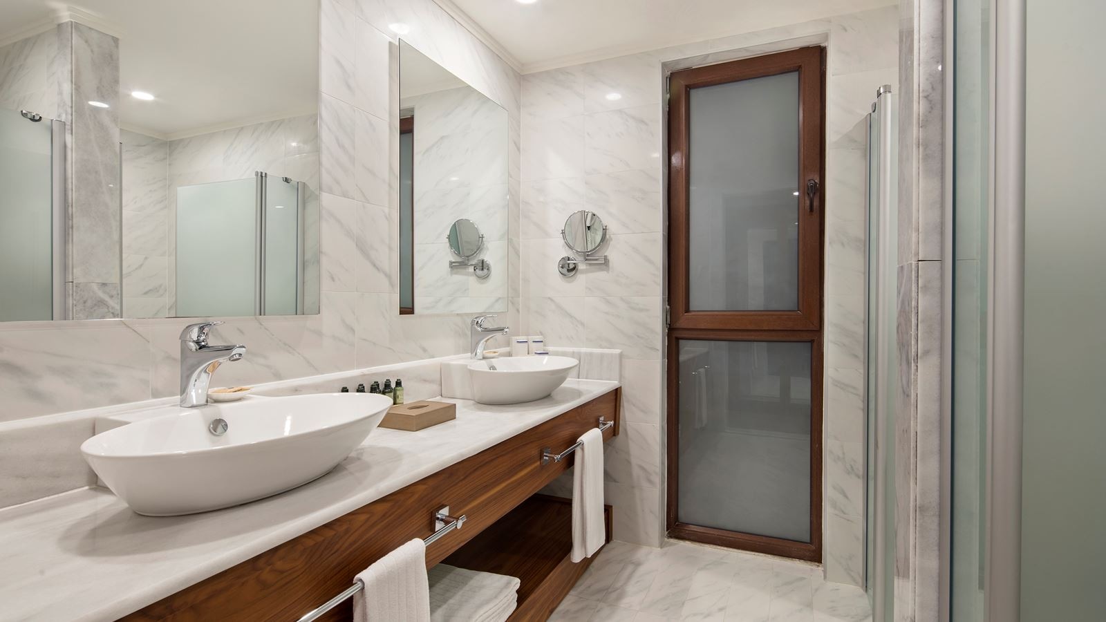 rooms-villa-royal