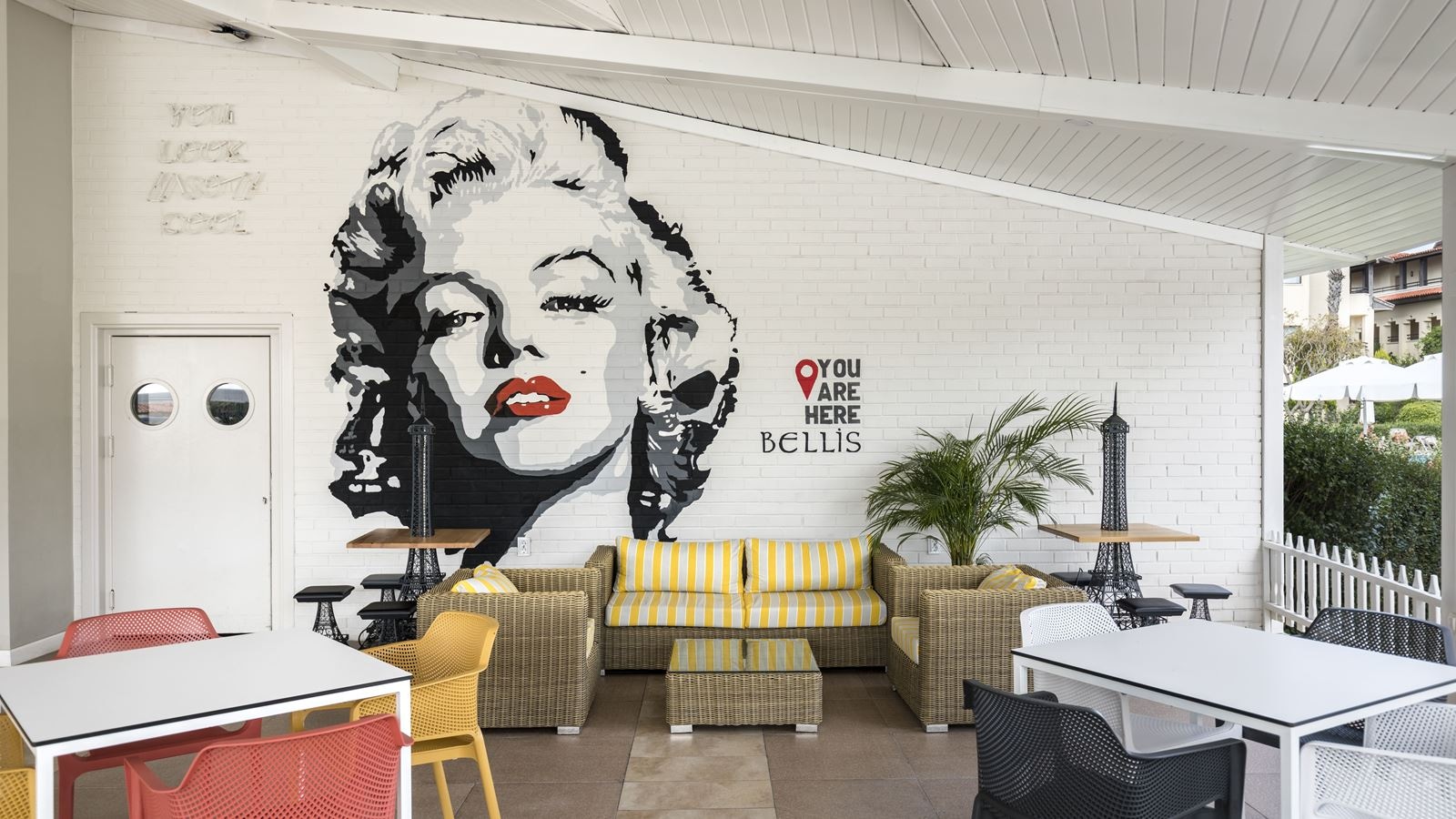 bars-white-bistro