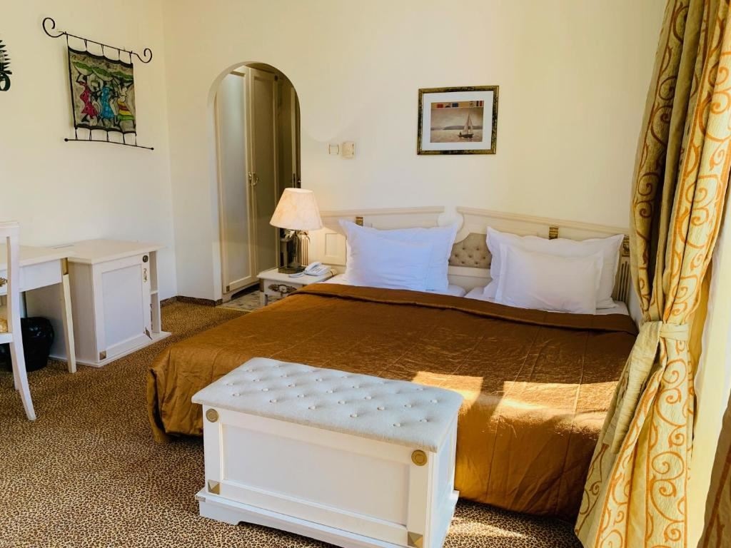 rooms-single-park-view