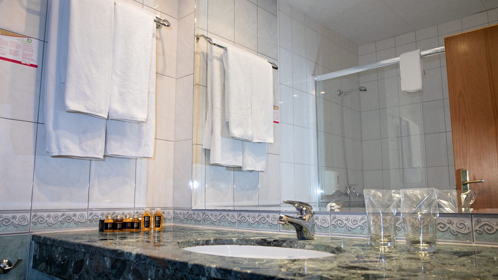 rooms-twin-room