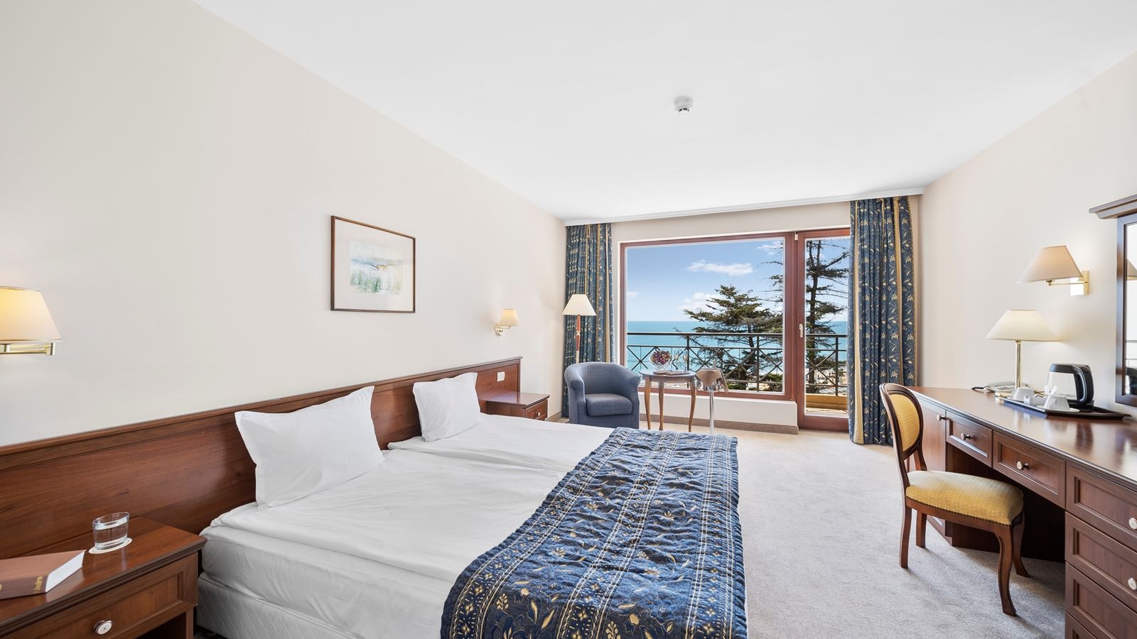 rooms-single-wchild-standard-room-seaview-balcony