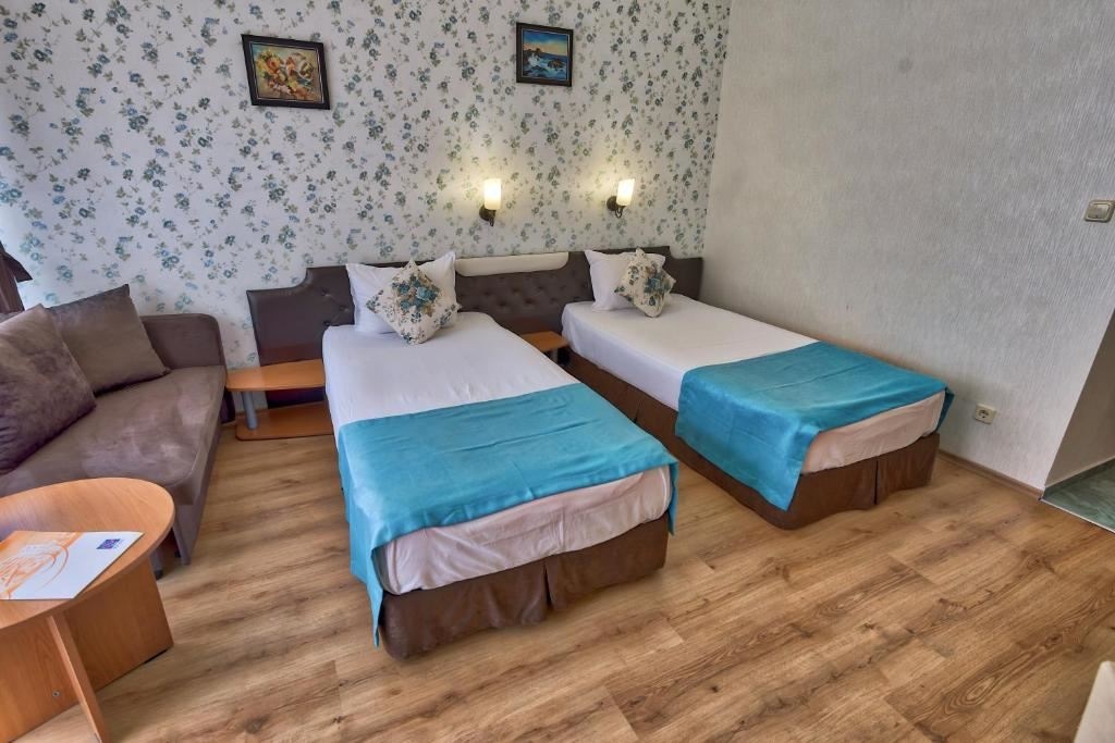 rooms-single-wchild-standard-room-balcony-or-terrace