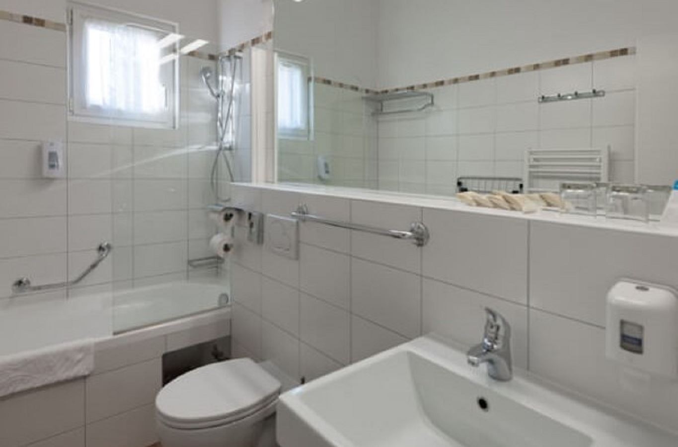 rooms-1-bedroom-apartment-balcony-or-terrace