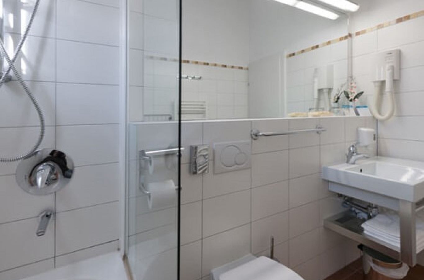 rooms-1-bedroom-apartment-balcony-or-terrace