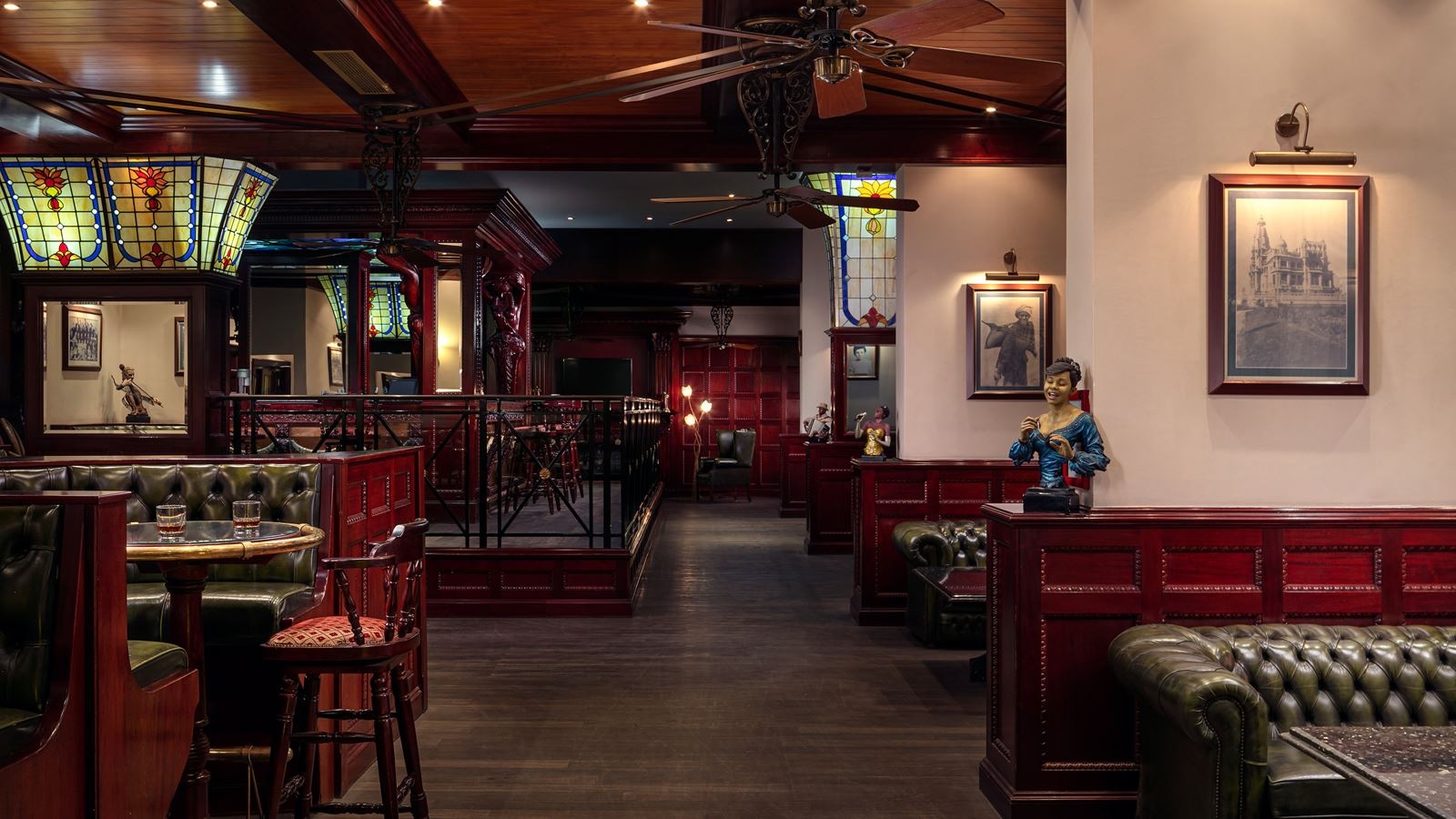 bars-johnnys-bar