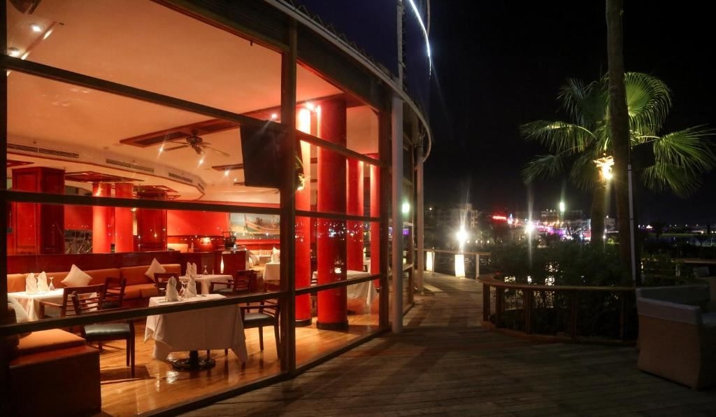 restaurants-restaurants