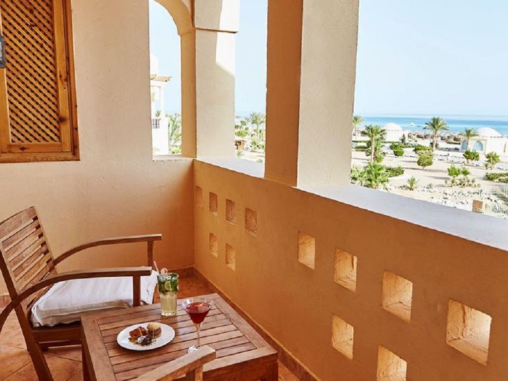 rooms-laguna-club-room