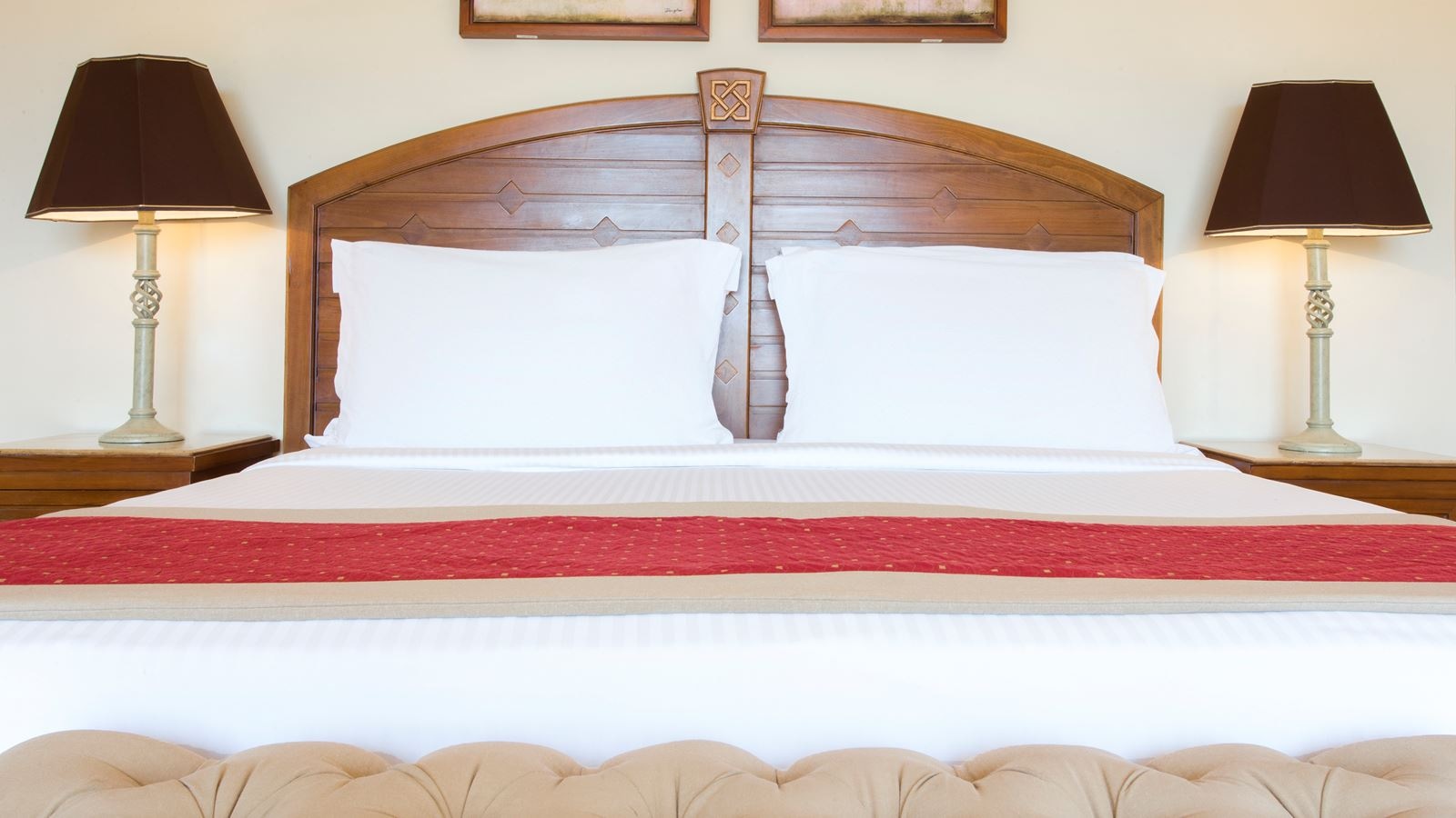 rooms-laguna-club-room