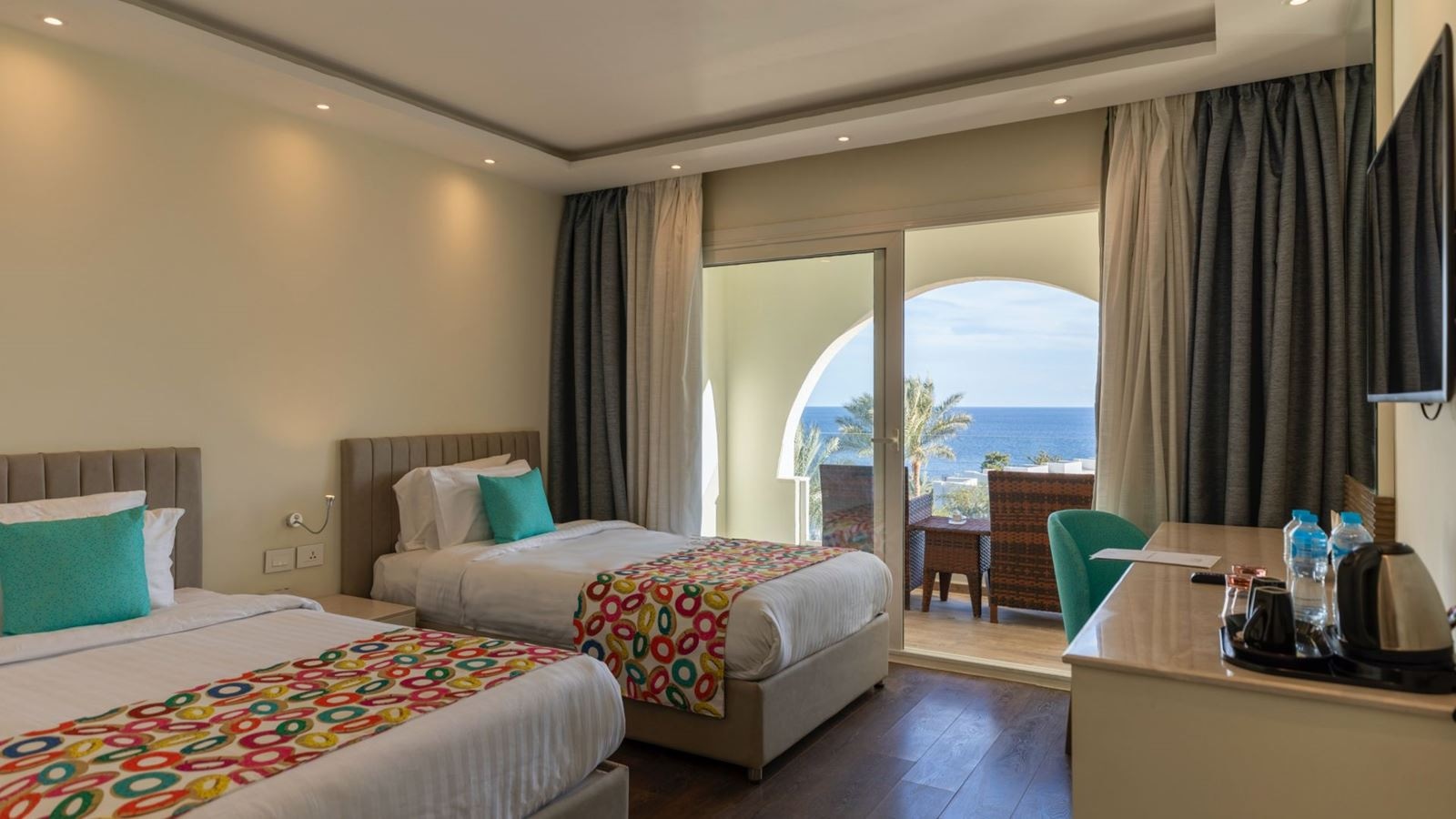 rooms-family-jacuzzi-suite-psv