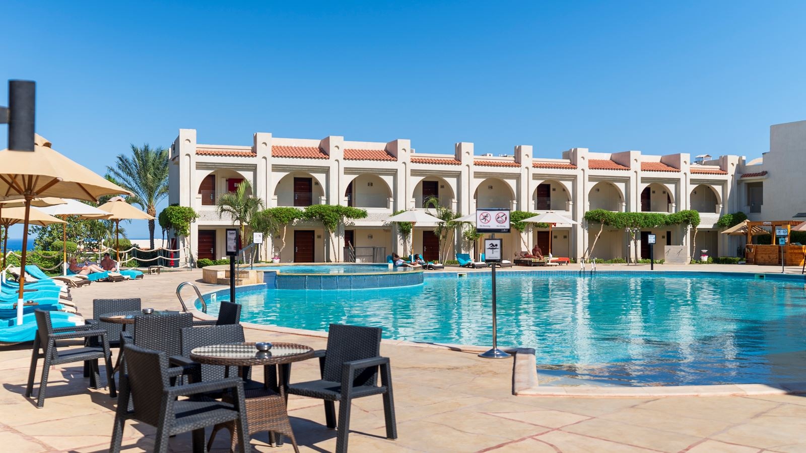 bars-oasis-pool-bar-16+