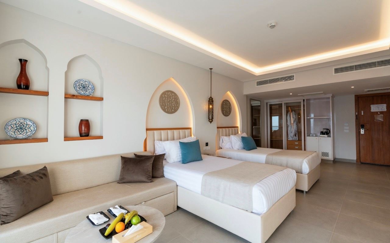 rooms-family-suite-garden--partial-sea
