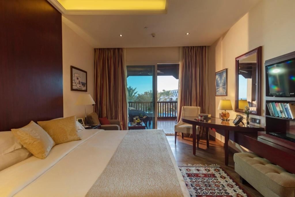 rooms-savoy-room