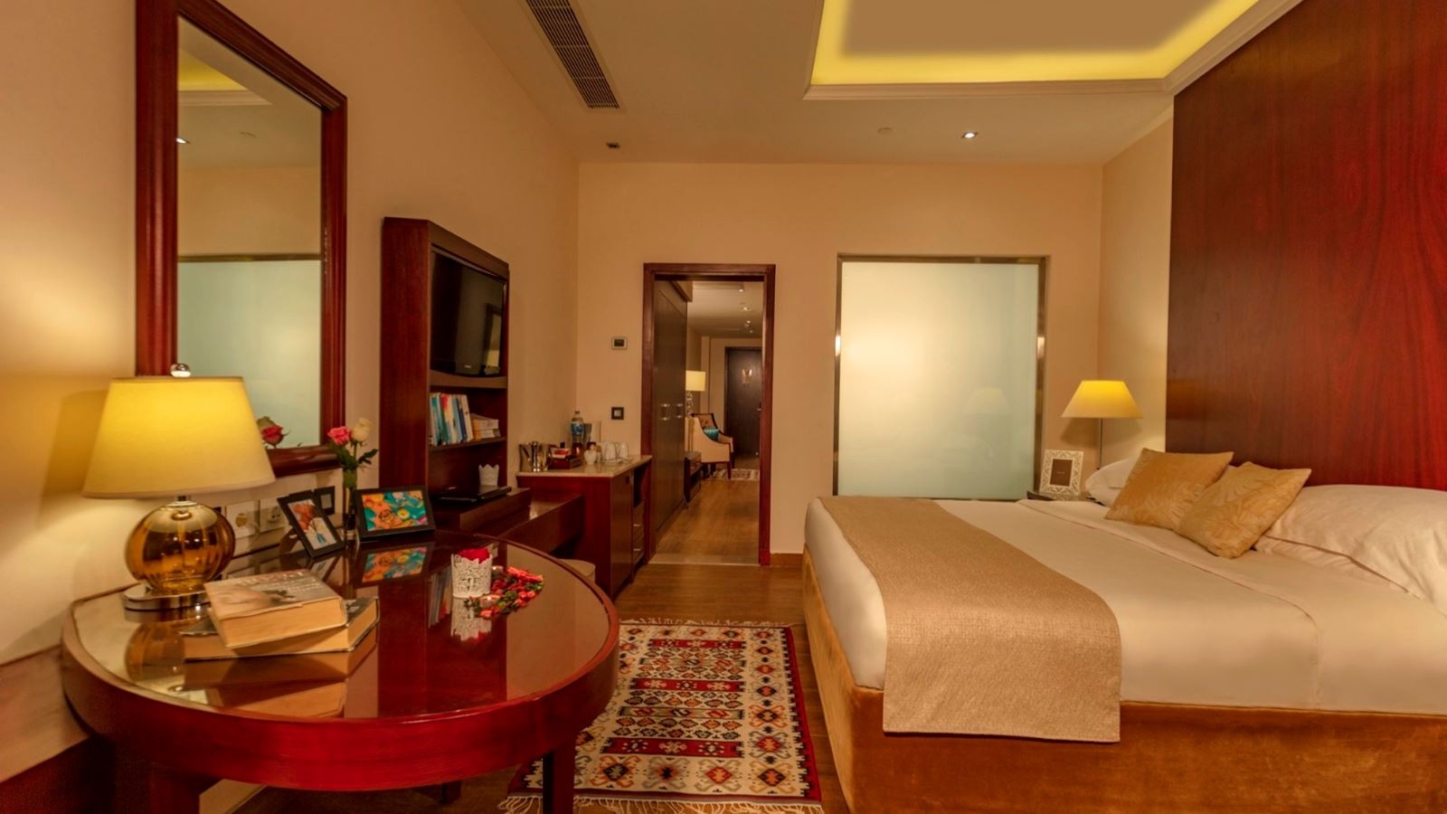 rooms-savoy-room