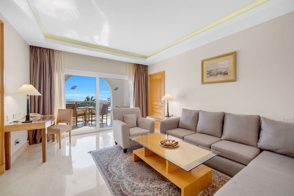 rooms-diplomatic-suite