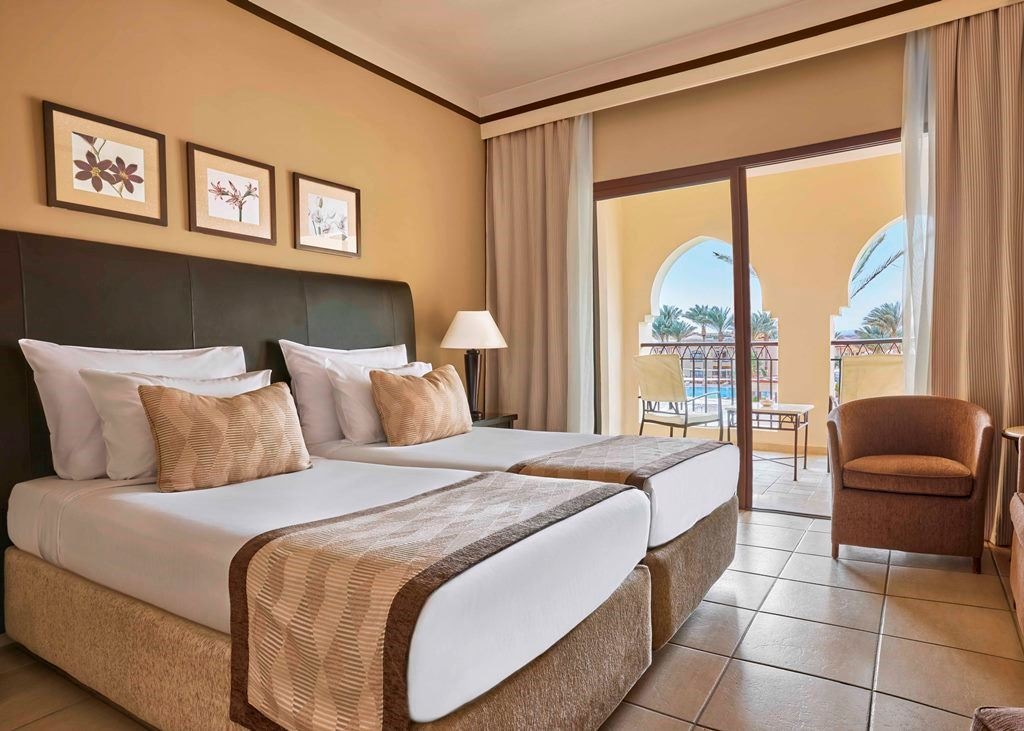 rooms-superior-room-pool--sea-view