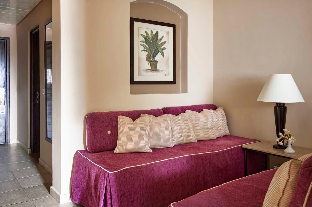 rooms-room-deluxe-door-gardenview