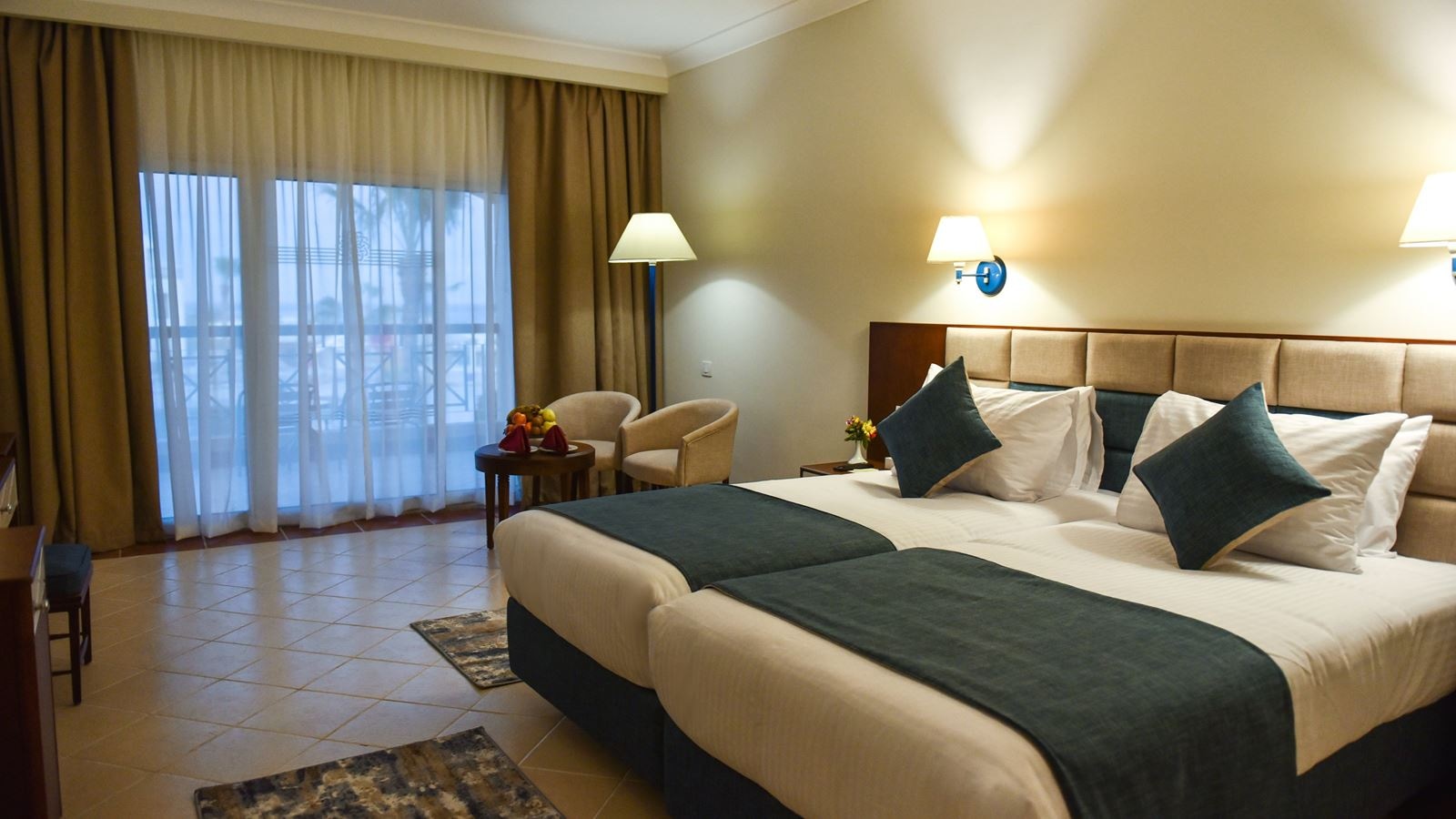 rooms-standard-pool-room