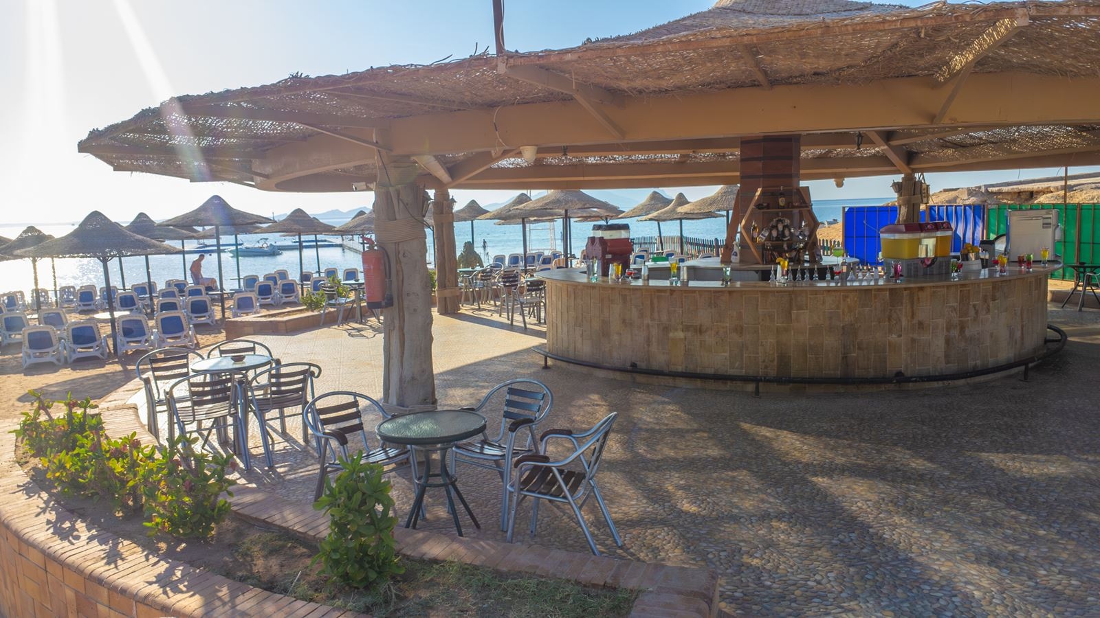 restaurants-pool-bar-and-beach-bar