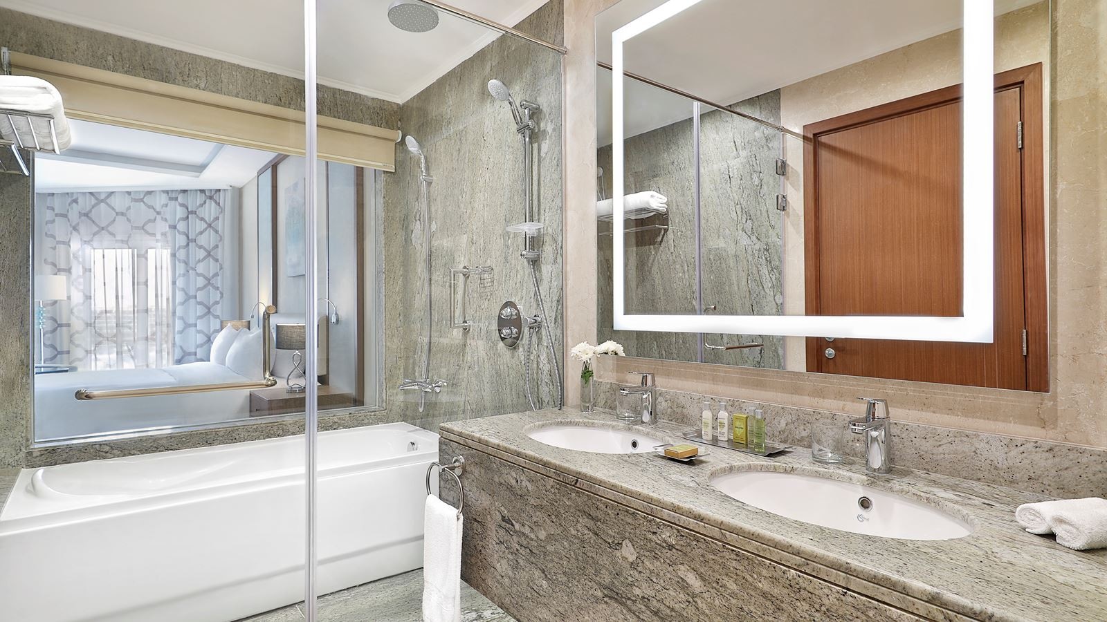 rooms-superior-room-with-seaview-and-balcony