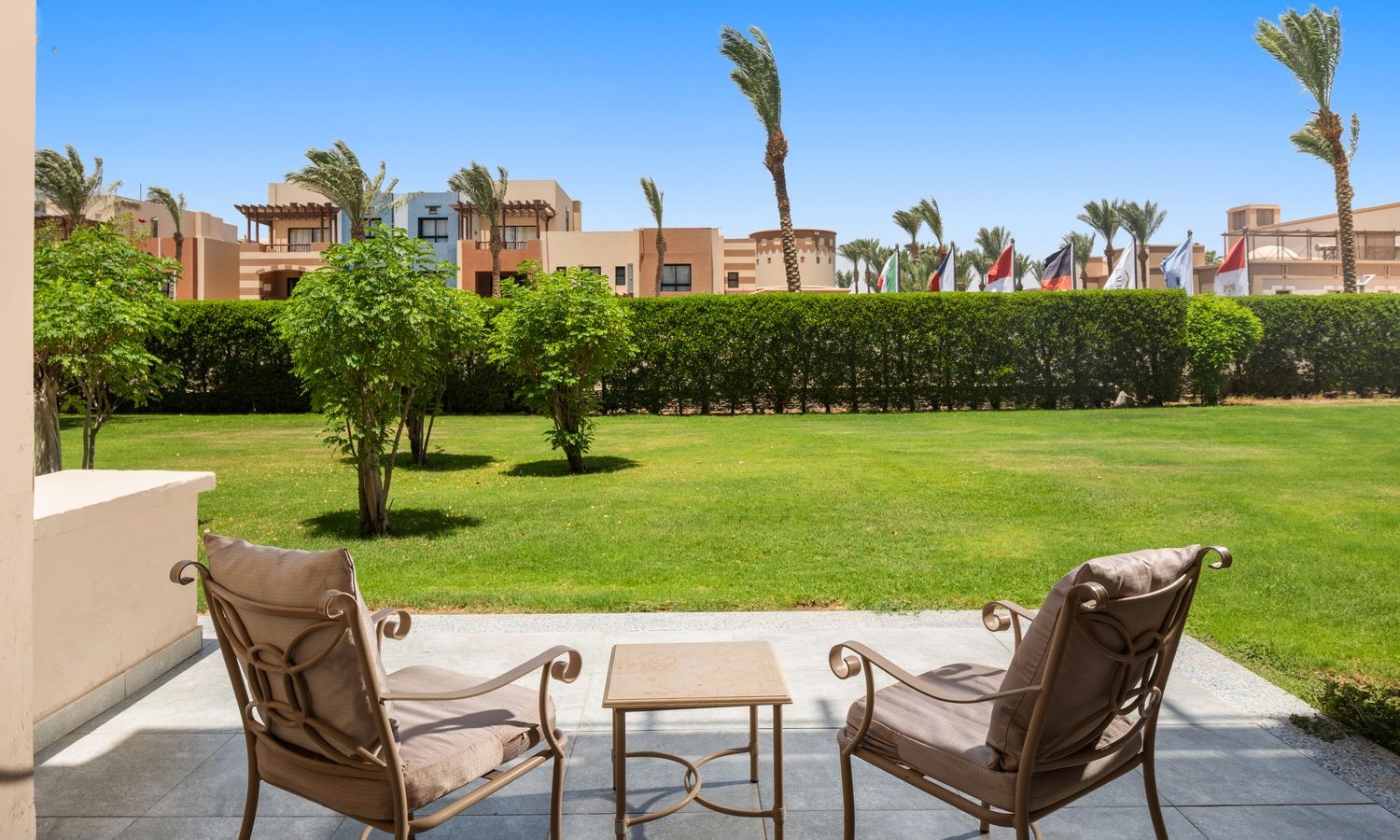 rooms-family-interleading-room-garden-view