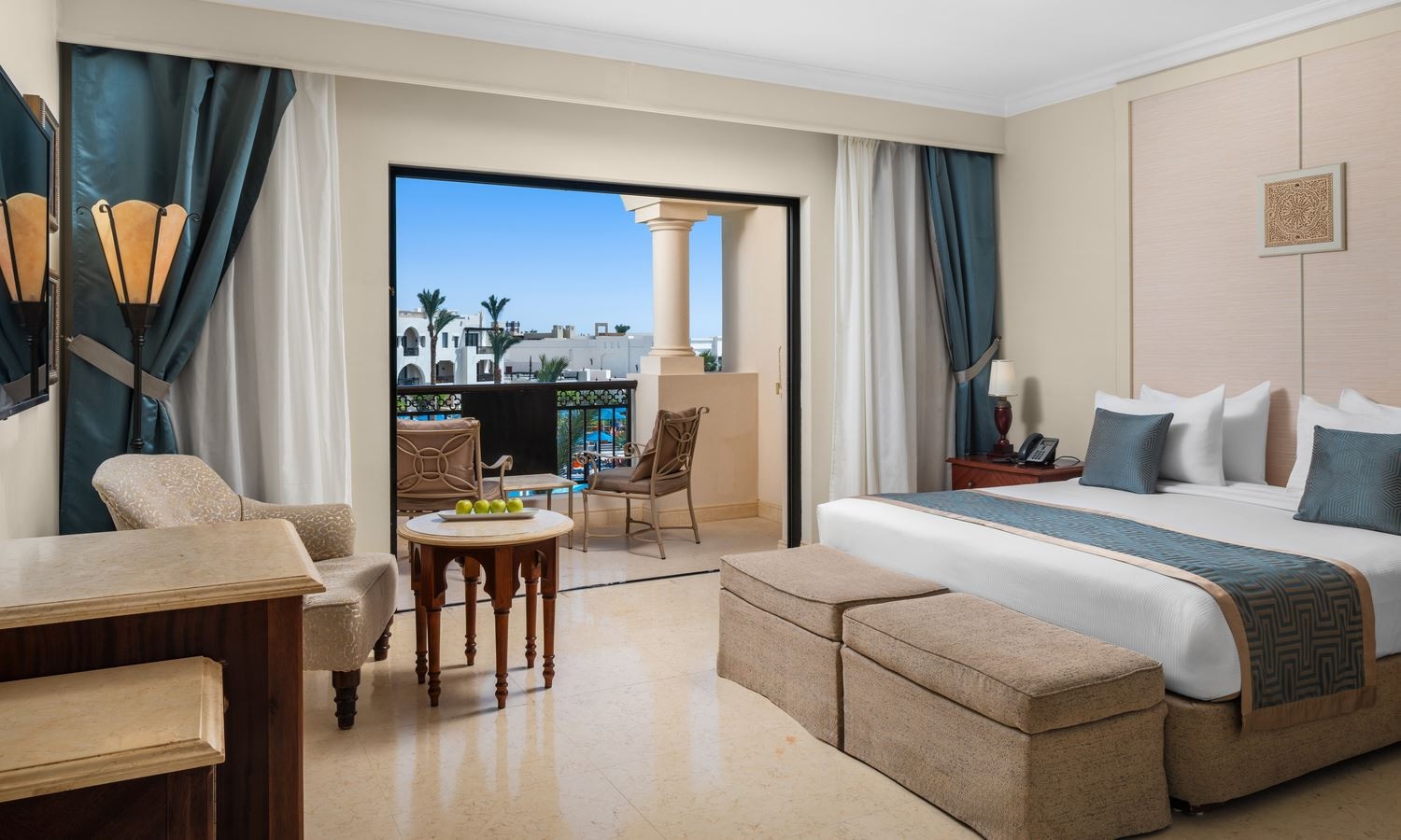 rooms-standard-room-pool-view