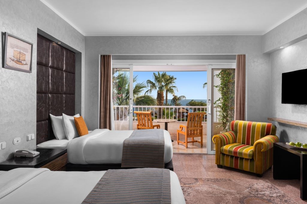 rooms-royal-room