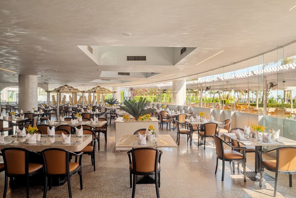 restaurants-le-cafe