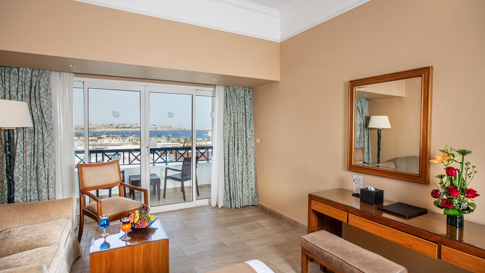 rooms-club-room