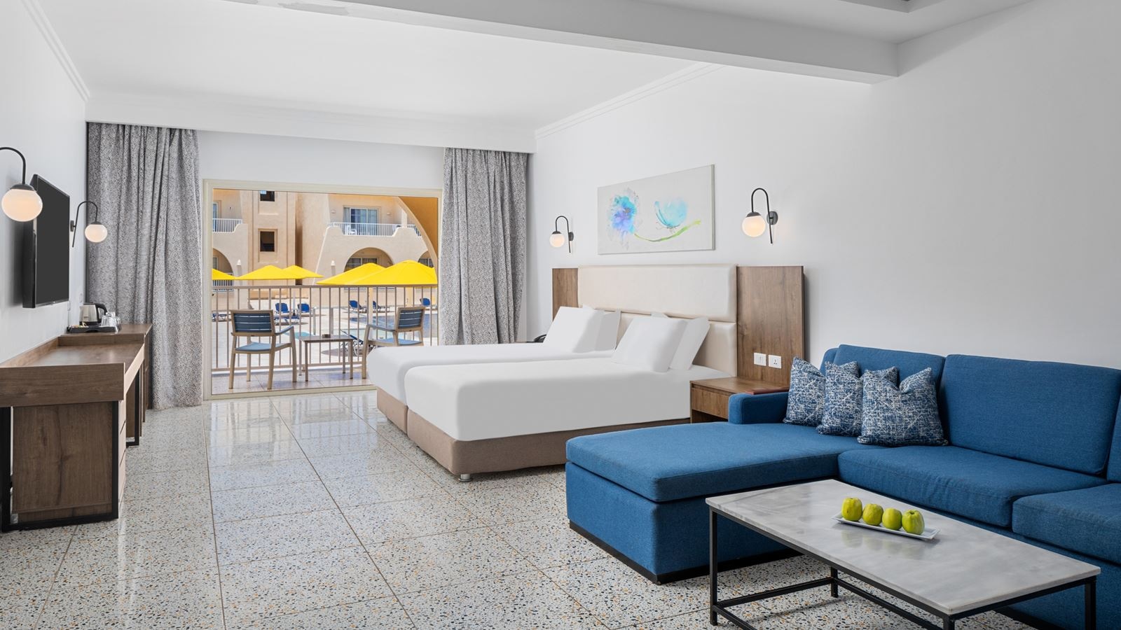 rooms-family-deluxe-pool-view-room